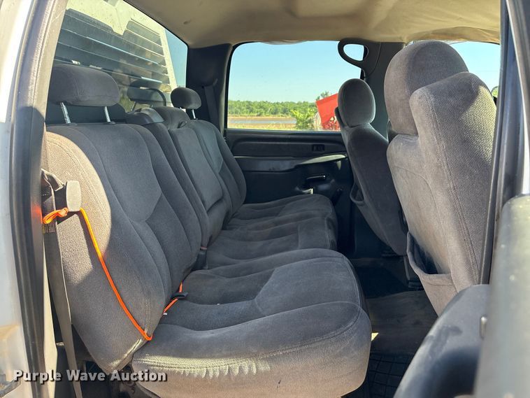 image for item FI0170 2007 GMC 3500 Crew Cab utility bed pickup truck