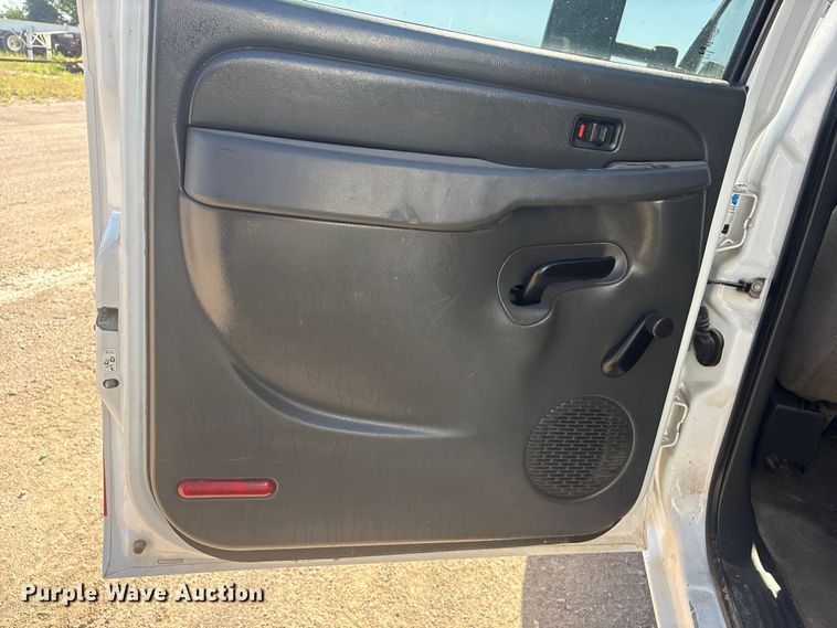 image for item FI0170 2007 GMC 3500 Crew Cab utility bed pickup truck