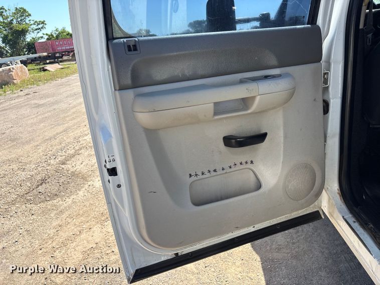image for item FI0171 2012 Chevrolet Silverado 3500HD Crew Cab utility bed pickup truck