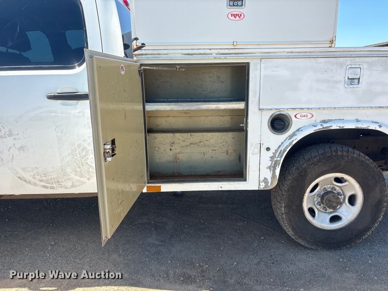 image for item FI0172 2009 Chevrolet Silverado 2500 HD Crew Cab utility bed pickup truck