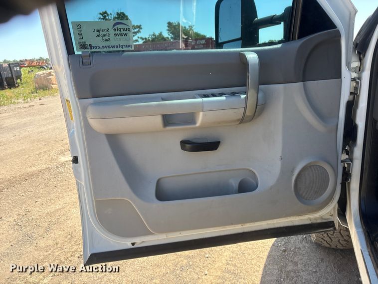 image for item FI0172 2009 Chevrolet Silverado 2500 HD Crew Cab utility bed pickup truck