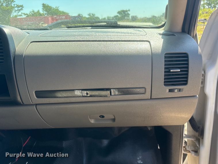 image for item FI0172 2009 Chevrolet Silverado 2500 HD Crew Cab utility bed pickup truck
