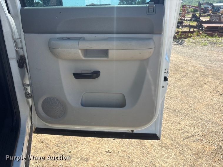 image for item FI0172 2009 Chevrolet Silverado 2500 HD Crew Cab utility bed pickup truck