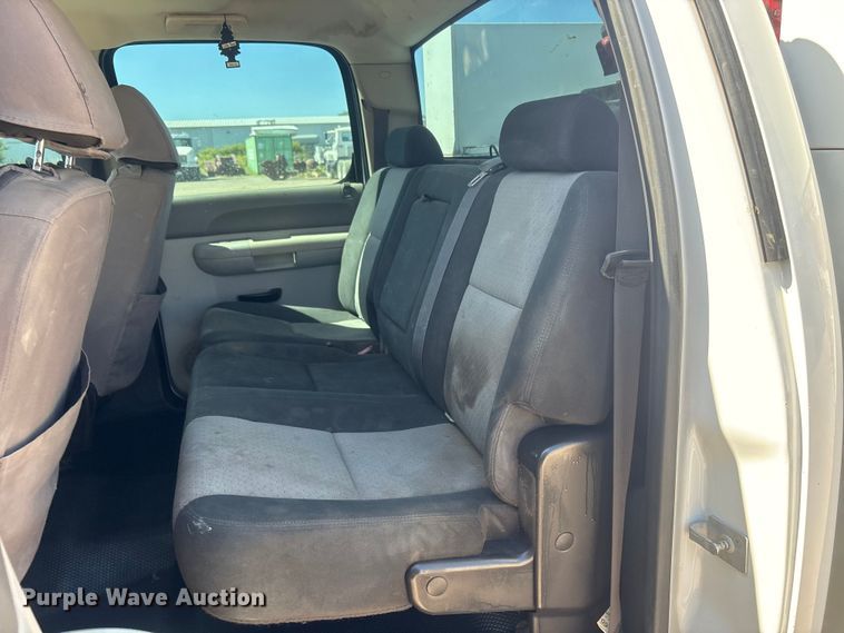 image for item FI0172 2009 Chevrolet Silverado 2500 HD Crew Cab utility bed pickup truck