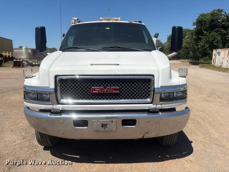 image for item FI0174 2006 GMC C5500 utility / service truck