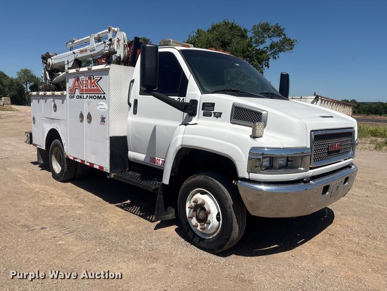 image for item FI0174 2006 GMC C5500 utility / service truck