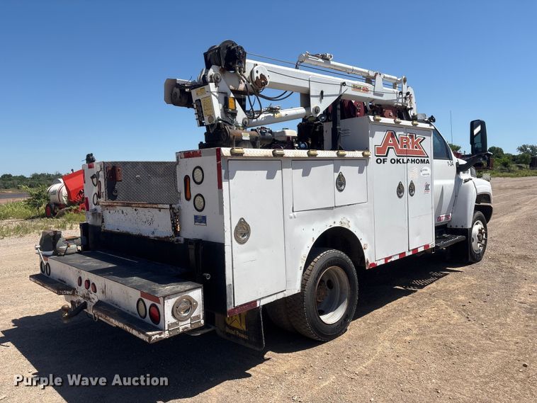 image for item FI0174 2006 GMC C5500 utility / service truck