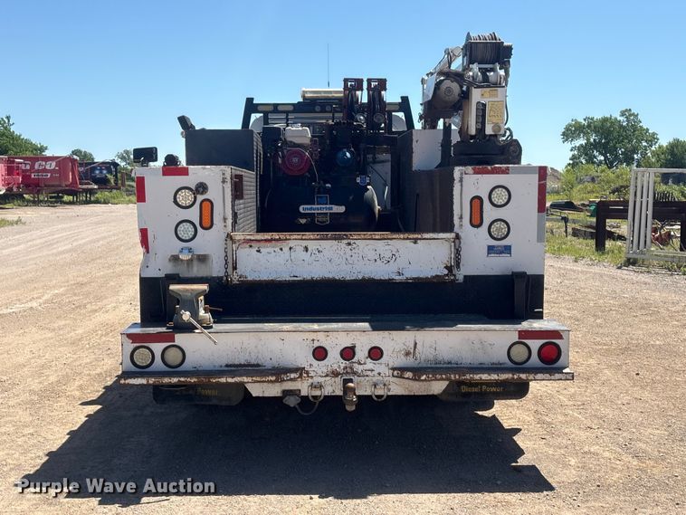 image for item FI0174 2006 GMC C5500 utility / service truck