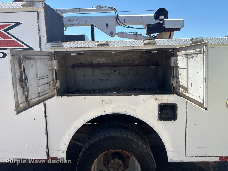 image for item FI0174 2006 GMC C5500 utility / service truck