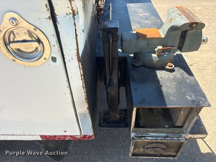 image for item FI0174 2006 GMC C5500 utility / service truck