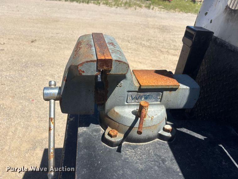 image for item FI0174 2006 GMC C5500 utility / service truck