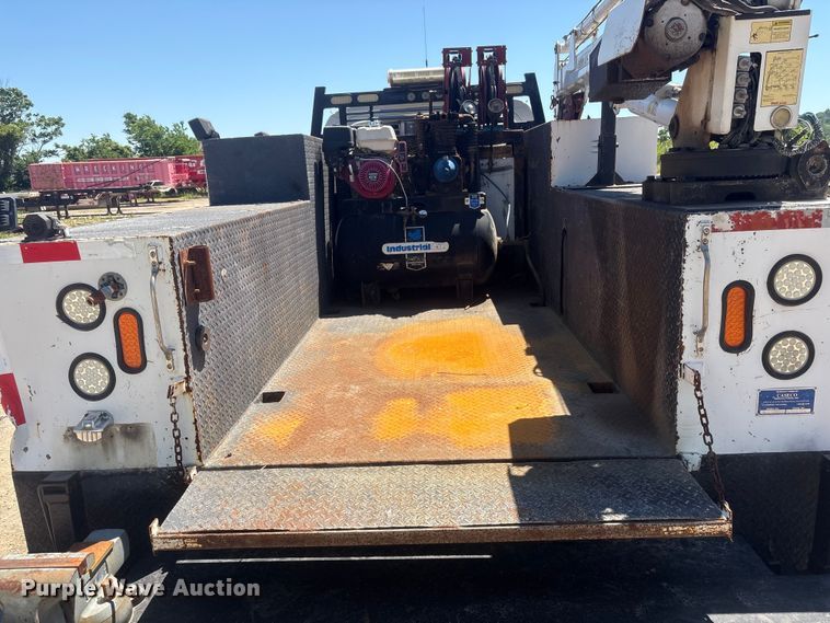 image for item FI0174 2006 GMC C5500 utility / service truck
