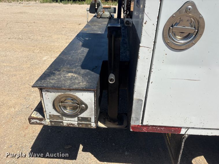image for item FI0174 2006 GMC C5500 utility / service truck