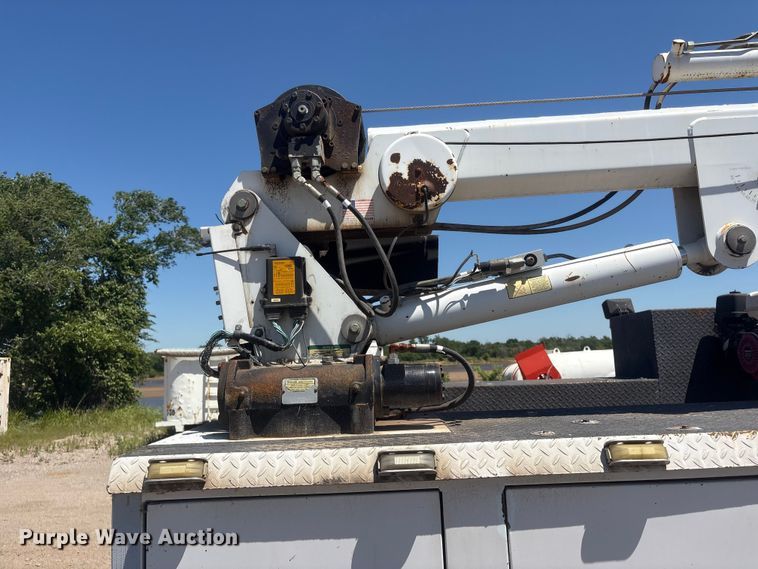 image for item FI0174 2006 GMC C5500 utility / service truck