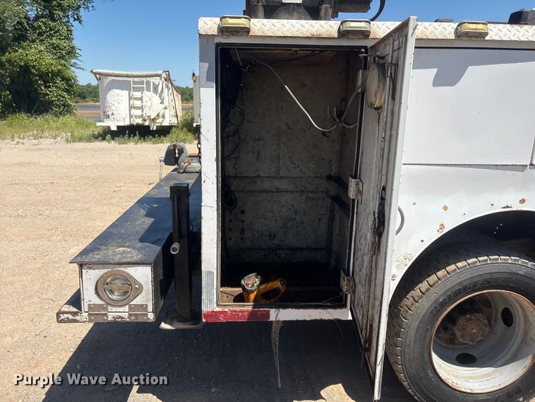 image for item FI0174 2006 GMC C5500 utility / service truck