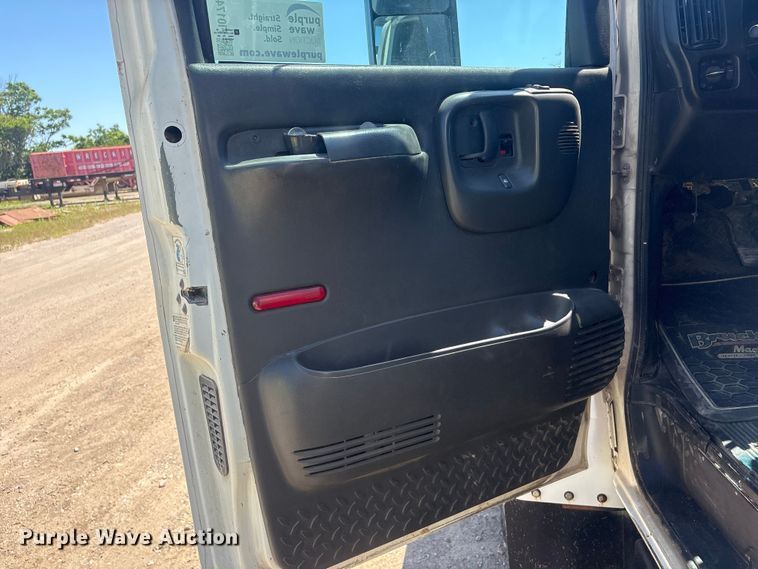 image for item FI0174 2006 GMC C5500 utility / service truck