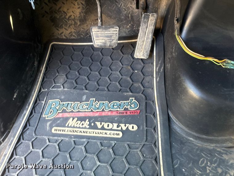 image for item FI0174 2006 GMC C5500 utility / service truck