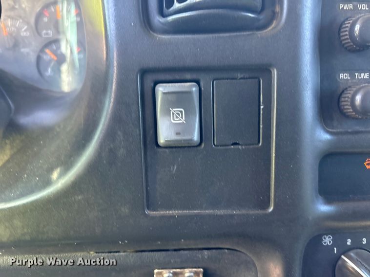 image for item FI0174 2006 GMC C5500 utility / service truck