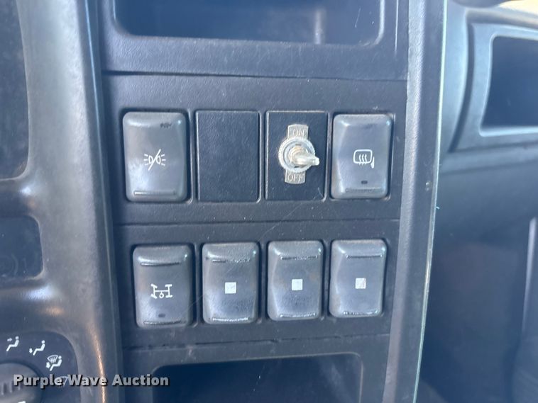image for item FI0174 2006 GMC C5500 utility / service truck