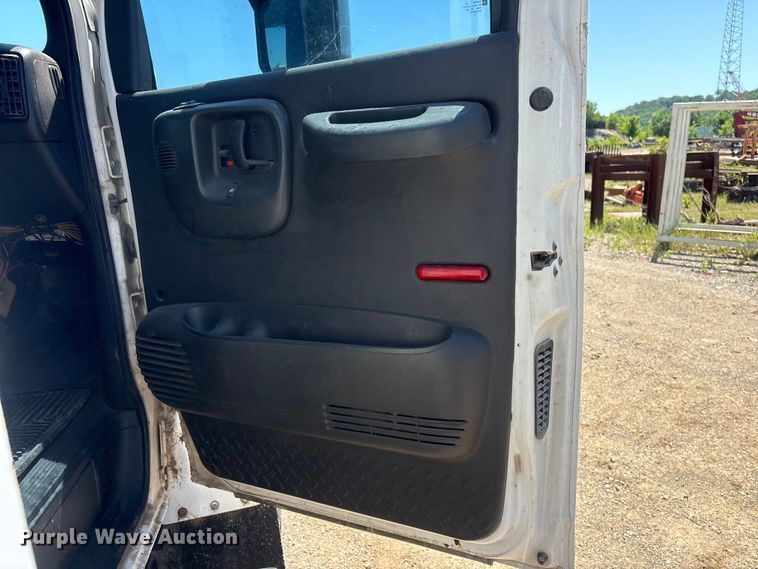 image for item FI0174 2006 GMC C5500 utility / service truck