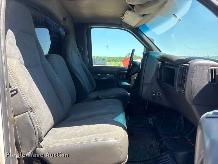 image for item FI0174 2006 GMC C5500 utility / service truck