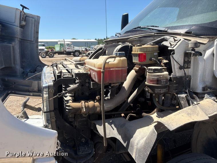 image for item FI0174 2006 GMC C5500 utility / service truck