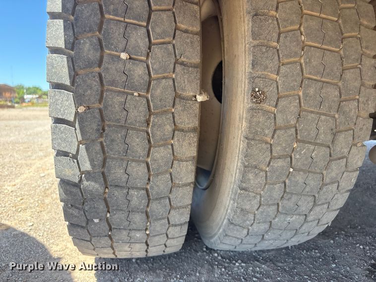image for item FI0174 2006 GMC C5500 utility / service truck