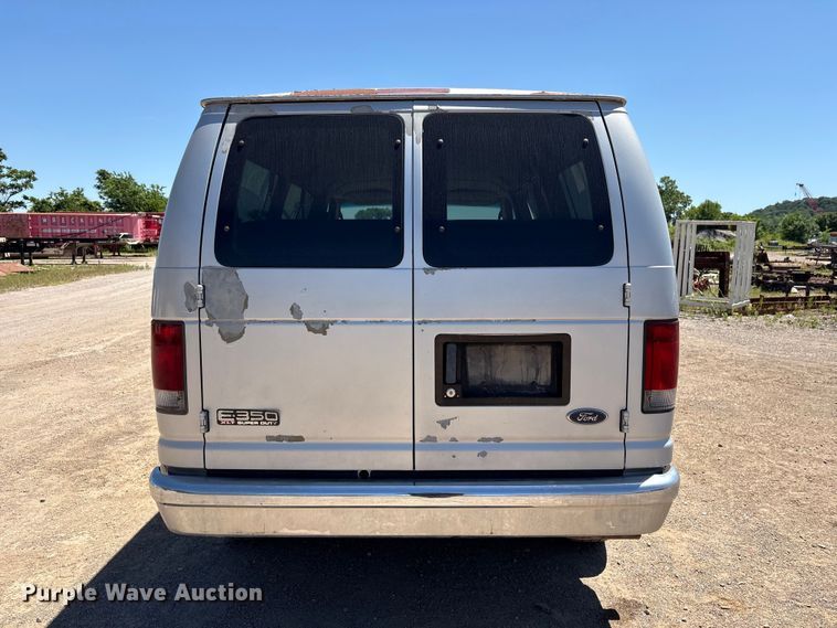 image for item FI0175 2005 Ford E350 van