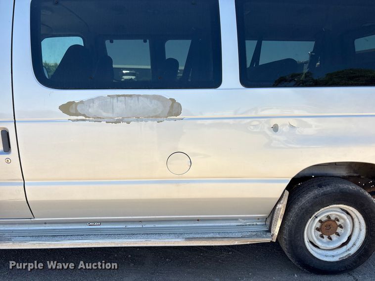 image for item FI0175 2005 Ford E350 van