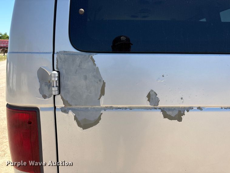 image for item FI0175 2005 Ford E350 van