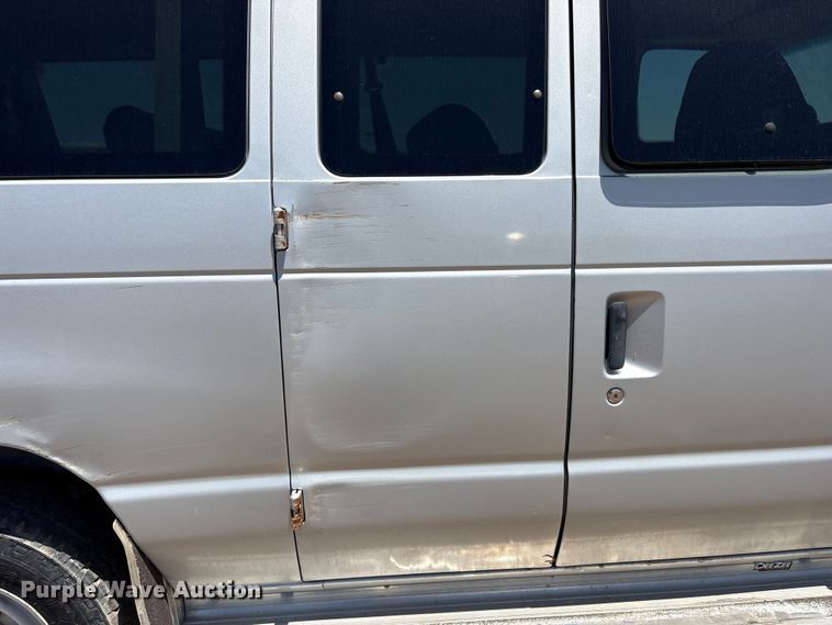 image for item FI0175 2005 Ford E350 van