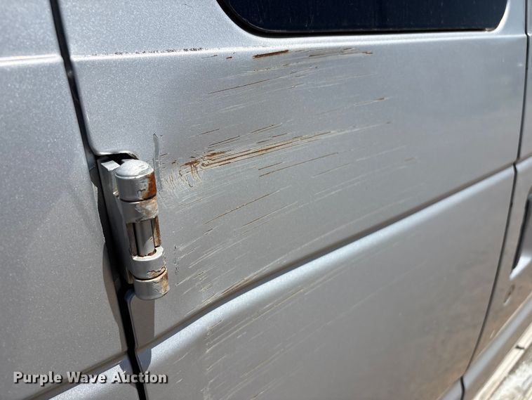image for item FI0175 2005 Ford E350 van