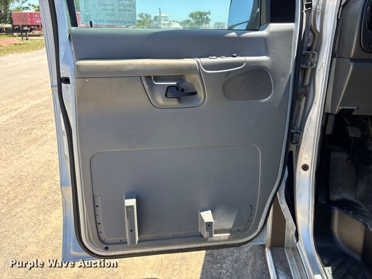image for item FI0175 2005 Ford E350 van
