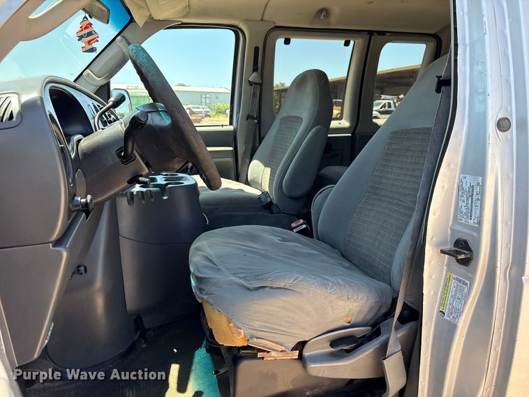image for item FI0175 2005 Ford E350 van