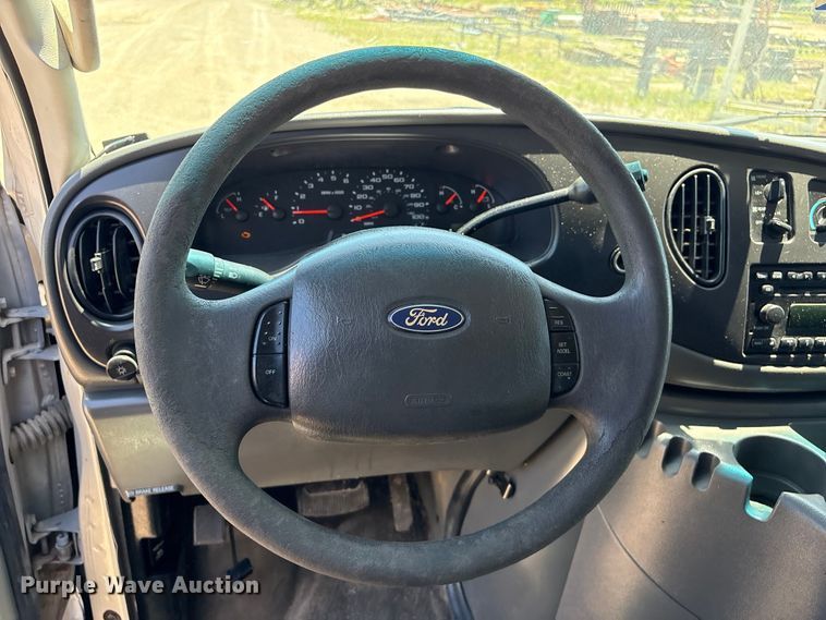 image for item FI0175 2005 Ford E350 van