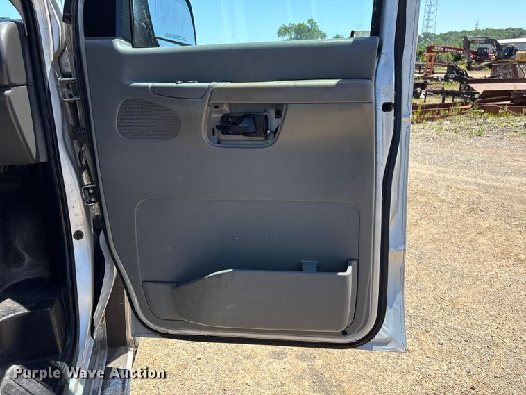 image for item FI0175 2005 Ford E350 van