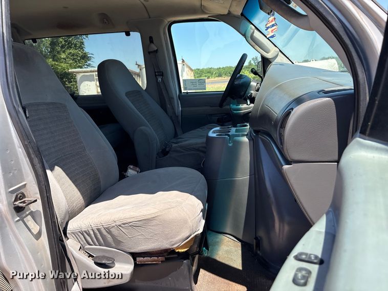 image for item FI0175 2005 Ford E350 van