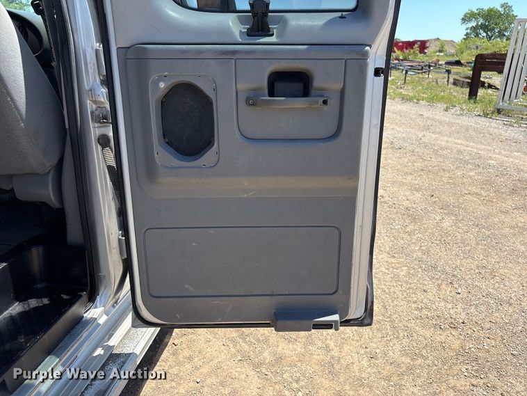 image for item FI0175 2005 Ford E350 van