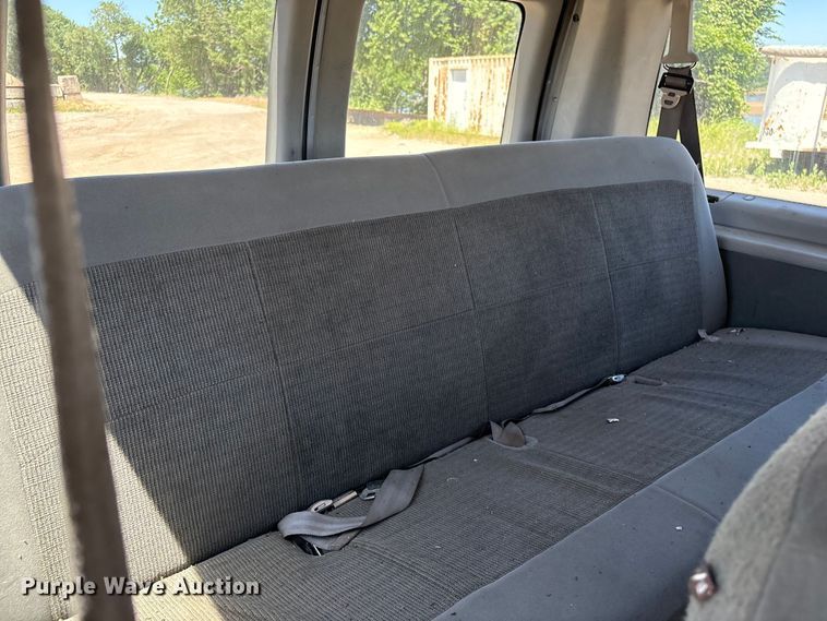 image for item FI0175 2005 Ford E350 van
