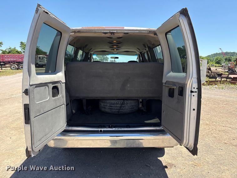 image for item FI0175 2005 Ford E350 van