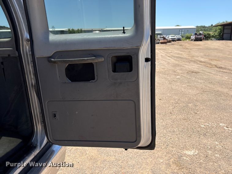 image for item FI0175 2005 Ford E350 van