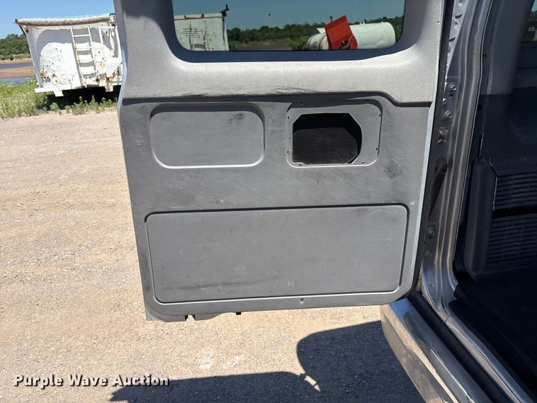 image for item FI0175 2005 Ford E350 van