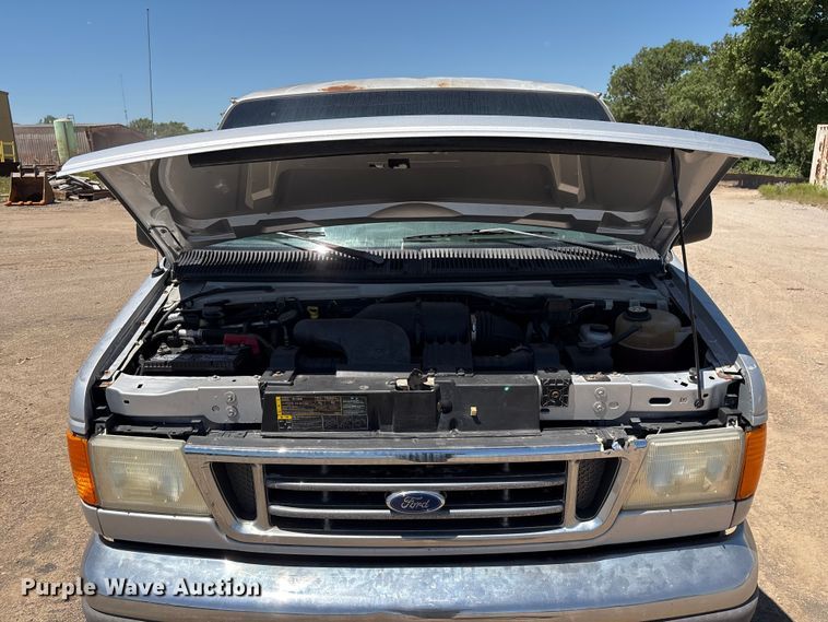 image for item FI0175 2005 Ford E350 van