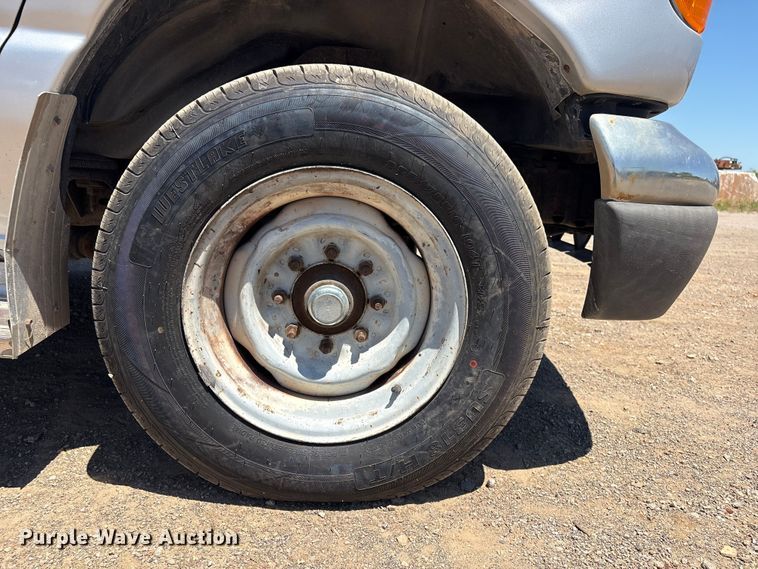 image for item FI0175 2005 Ford E350 van