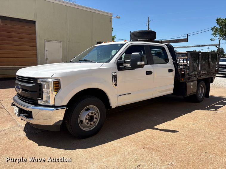 image for item FI0178 2019 Ford F350 Super Duty Crew Cab flatbed pickup truck