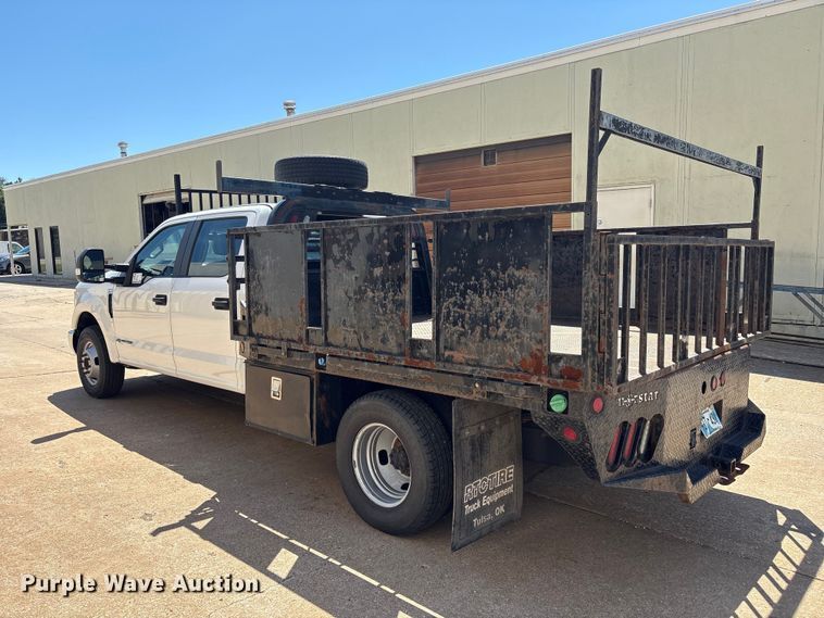 image for item FI0178 2019 Ford F350 Super Duty Crew Cab flatbed pickup truck
