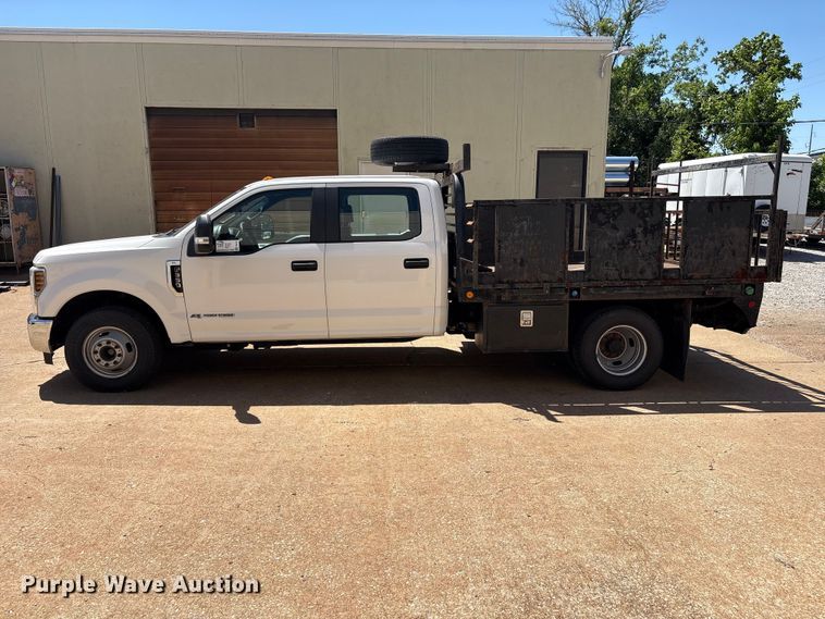 image for item FI0178 2019 Ford F350 Super Duty Crew Cab flatbed pickup truck