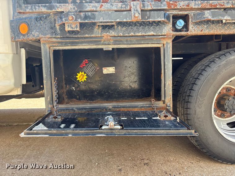 image for item FI0178 2019 Ford F350 Super Duty Crew Cab flatbed pickup truck