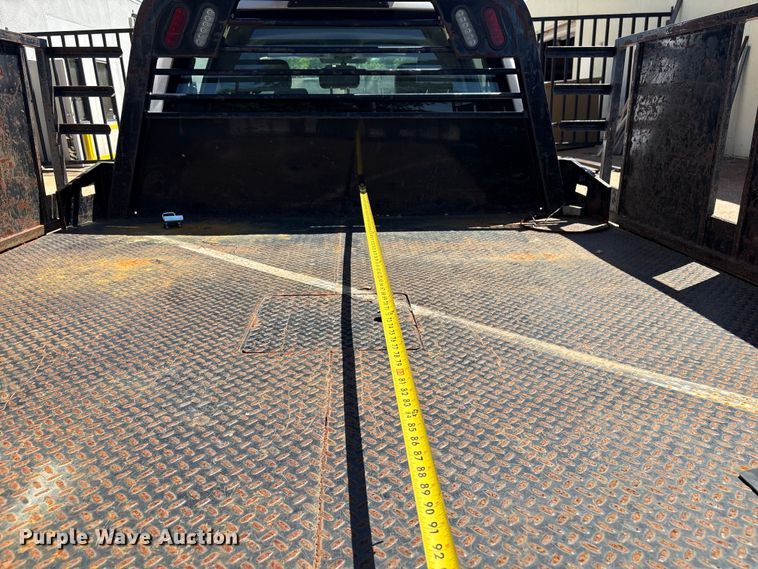 image for item FI0178 2019 Ford F350 Super Duty Crew Cab flatbed pickup truck