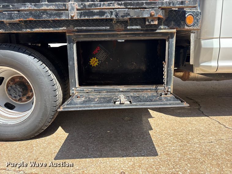 image for item FI0178 2019 Ford F350 Super Duty Crew Cab flatbed pickup truck